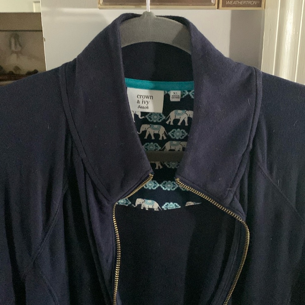 Crown and Ivy Beach pull over